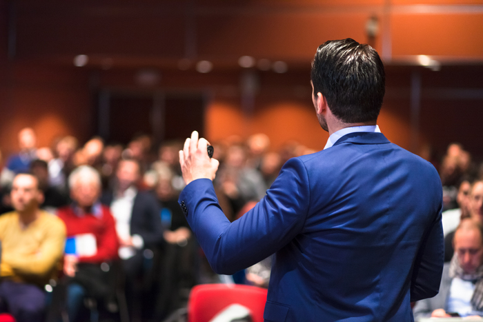 How To Become A Public Speaker: The Beginner's Guide